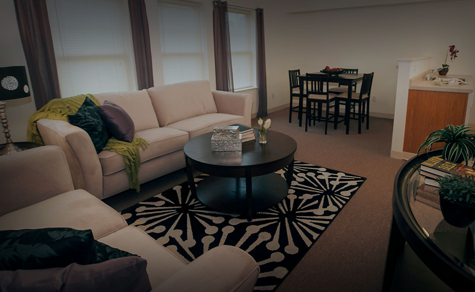 riversedge-apartments-home-standardmodel-livingroom